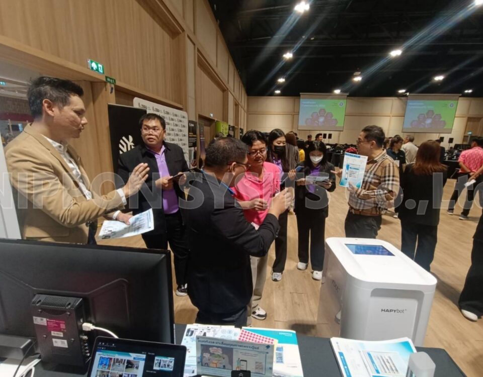 Healthcare professionals attending Nippon SySits booth at Cyber Security 2024 | บุคลากรทางการแพทย์เยี่ยมชมบูธของนิปปอน ไซซิทส์ ในงาน