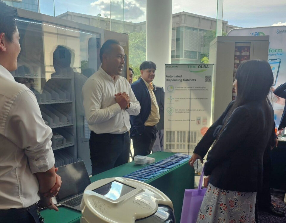 ภาพจากงานประชุมหัวหน้ากลุ่มงานเภสัชกรรมโรงพยาบาล 2567 แสดงการนำเสนอ HAPYbot และ HAPYmed ADM โดย Nippon SySits