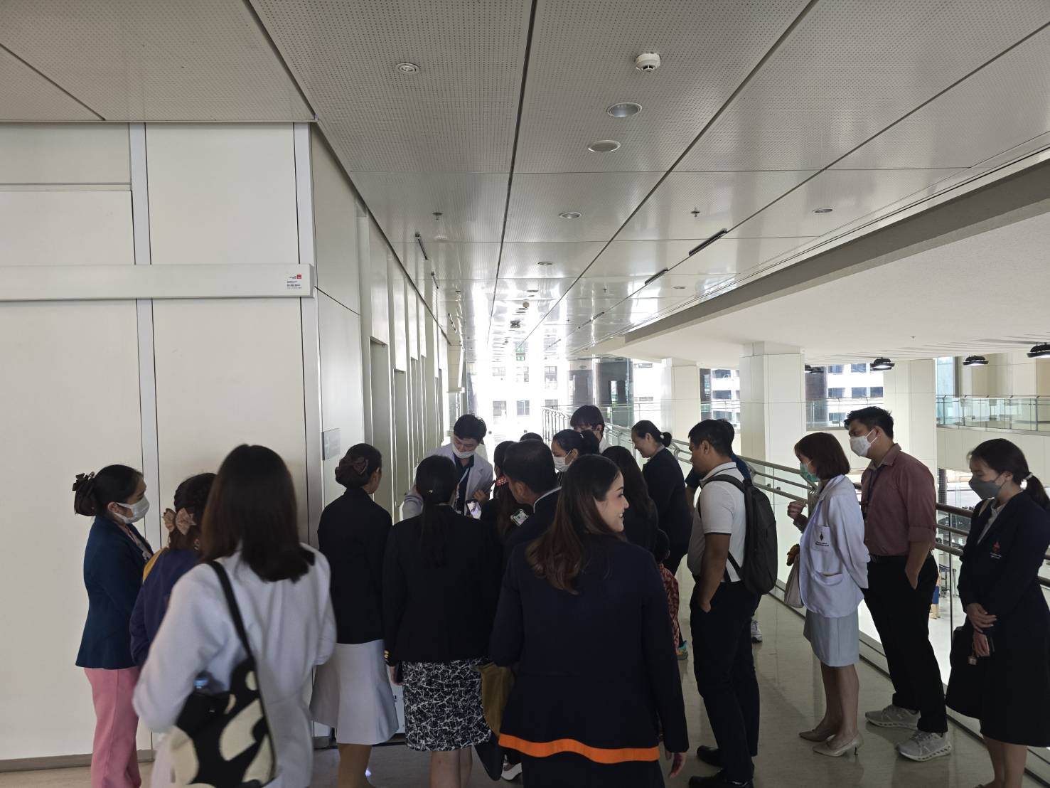 การอภิปรายระหว่างคณะเจ้าหน้าที่โรงพยาบาลจุฬาลงกรณ์และศิริราช | Discussion between Chulalongkorn and Siriraj Hospital staff
